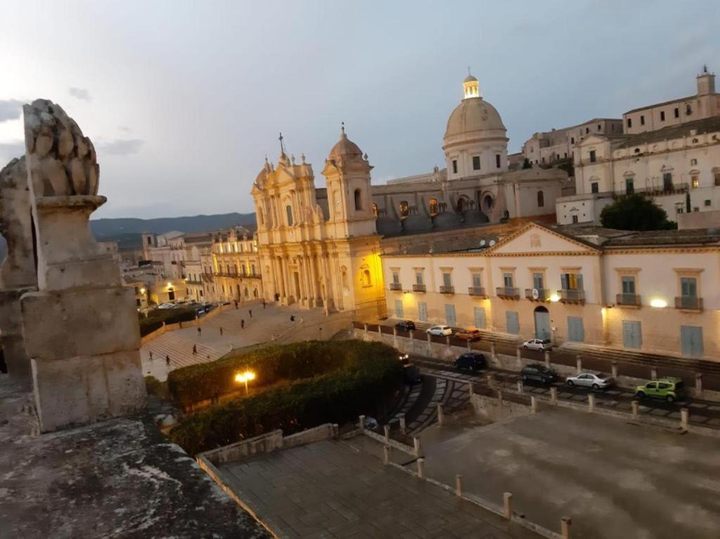 Villa La Casa In Piazza Noto Exterior foto