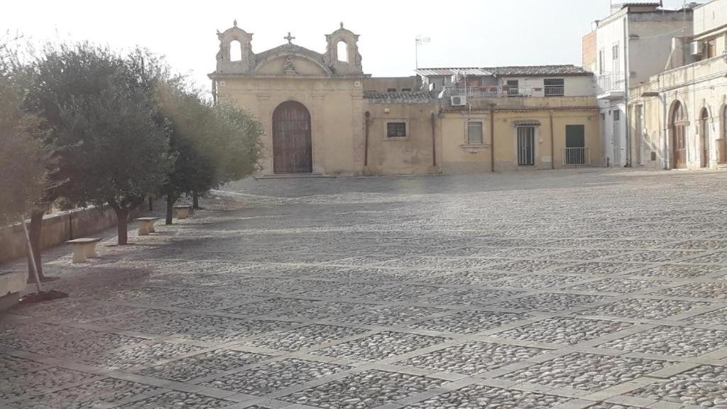 Villa La Casa In Piazza Noto Exterior foto